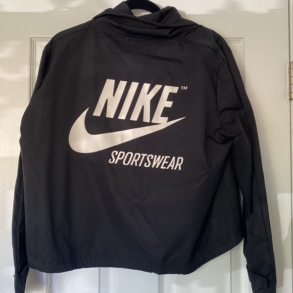 Nike Sportswear Windbreaker - Picture 6 of 6